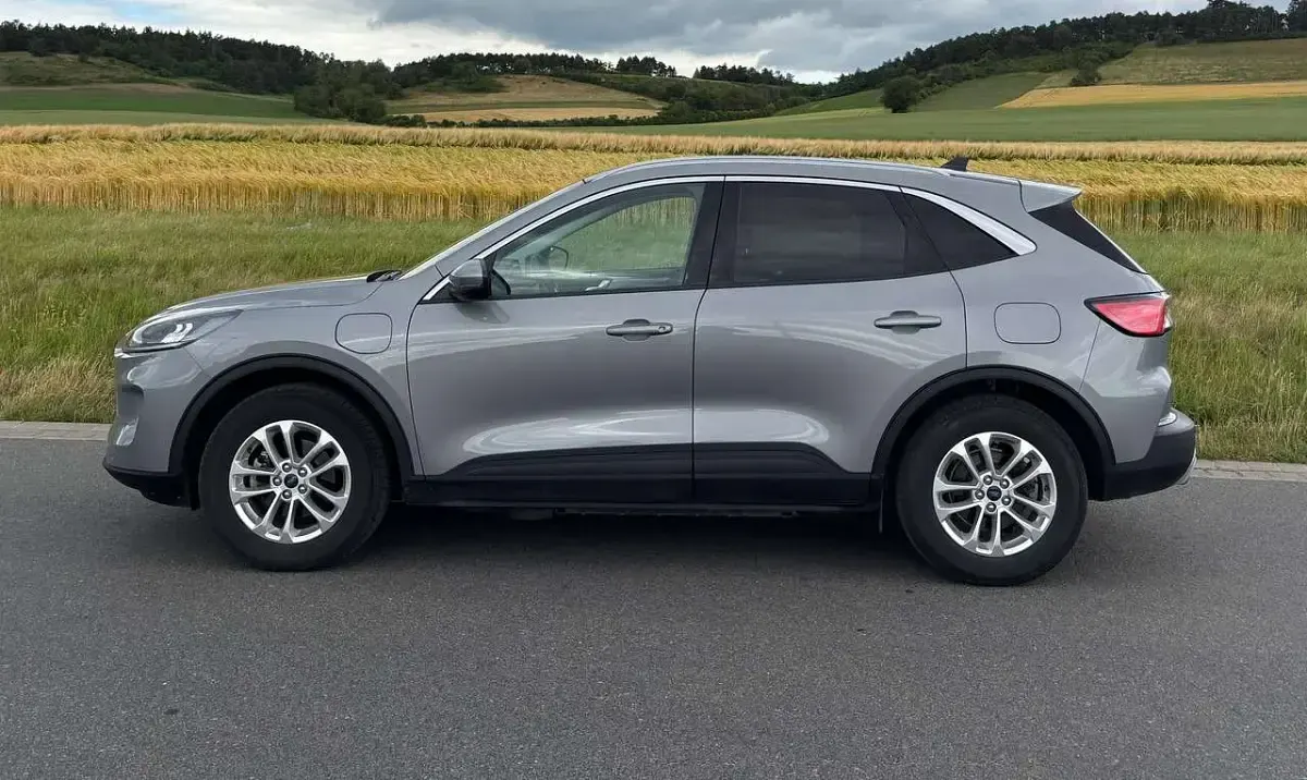 Gebraucht Ford Kuga Titanium 152 PS (111 kW) 2022 Grau SUV