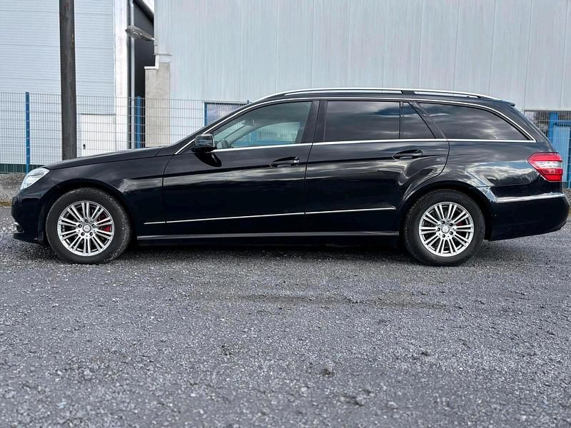 Gebraucht Mercedes E220 Avantgarde 170 PS (125 kW) 2013 Schwarz Kombi