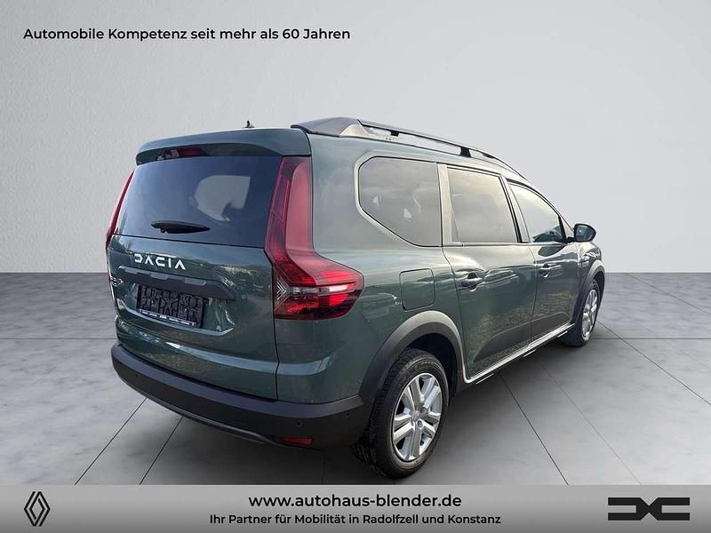 Gebraucht Dacia Jogger Expression 91 PS (66 kW) 2023 Safarigrüngrau Van / Kleinbus