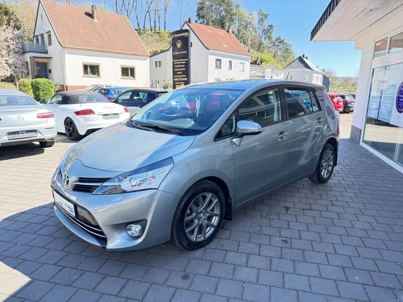 Grau Gebraucht 2013 Toyota Verso Executive Van / Kleinbus | 11.900 € (Guter Preis) - Bild 1/4