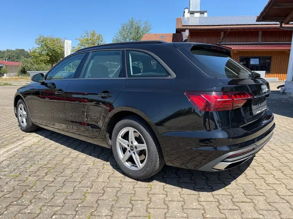 Gebraucht Audi A4 Sport 163 PS (119 kW) 2023 Brillantschwarz Kombi