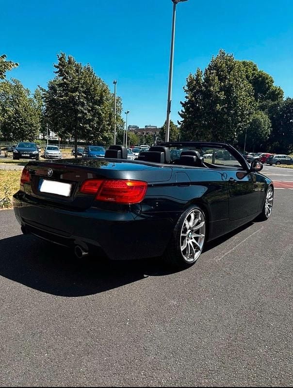 Schwarz Gebraucht 2012 BMW 320 Cabriolet Comfort Edition Cabrio | 11.250 € (Fairer Preis) - Bild 1/4
