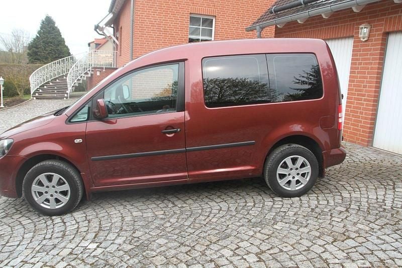 Gebraucht VW Caddy Highline 102 PS (75 kW) 2013 Rot Van / Kleinbus