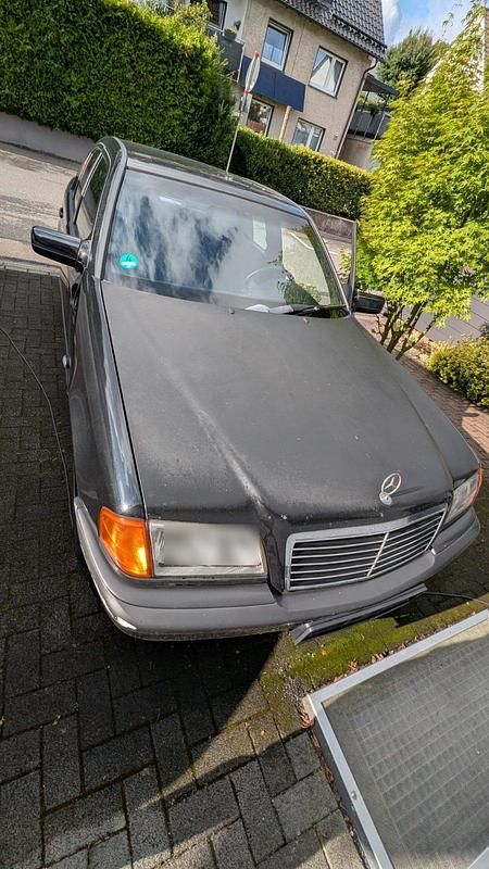 Schwarz Gebraucht 2000 Mercedes C180 Classic Limousine | 2.250 € (Fairer Preis) - Bild 1/4