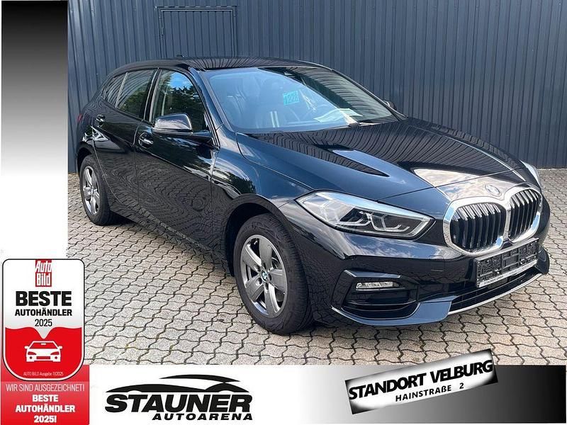 Blacksapphiremetallic Gebraucht 2023 BMW 118 Sport Line Kleinwagen | 23.480 € (Guter Preis) - Bild 1/4