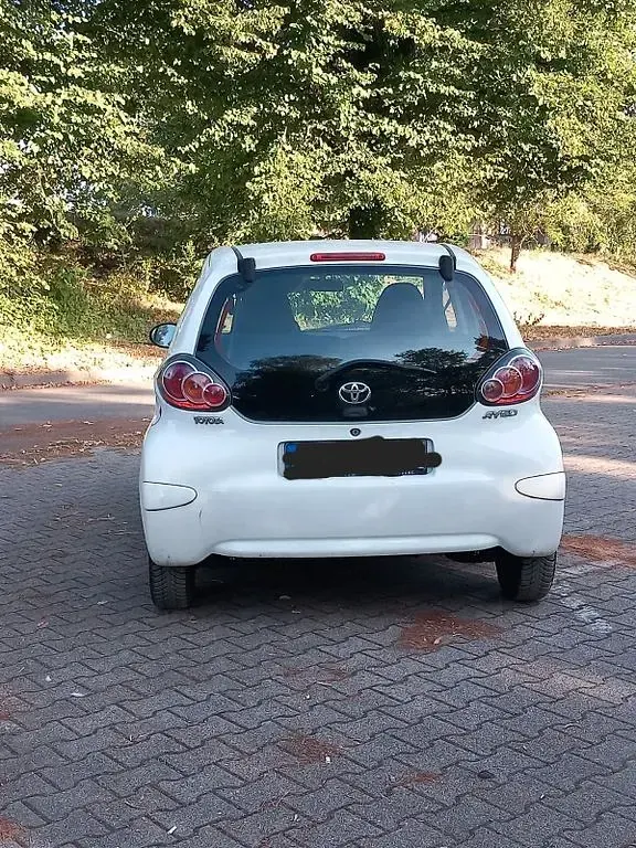 Gebraucht Toyota Aygo 68 PS (50 kW) 2014 Weiß Kleinwagen