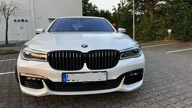 Gebraucht BMW 750 Shadowline 400 PS (294 kW) 2017 Weiß Limousine
