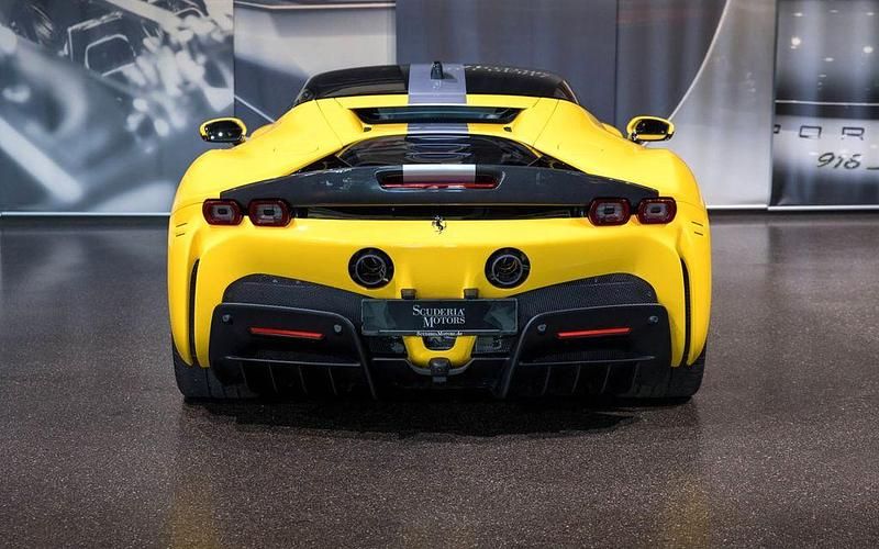 Gebraucht Ferrari SF90 1001 PS (736 kW) 2024 Gelb Coupé