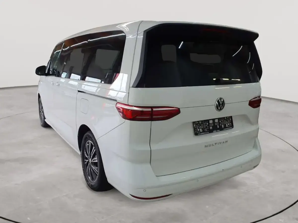 Gebraucht VW Multivan Life 150 PS (110 kW) 2023 Candyweiss Van / Kleinbus