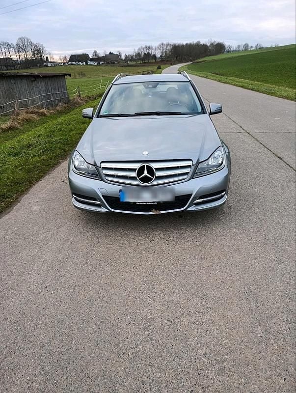 Gebraucht Mercedes C200 136 PS (100 kW) 2011 Grau Kombi