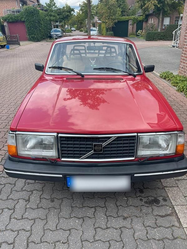 Gebraucht Volvo 240 100 PS (73 kW) 1982 Rot Limousine