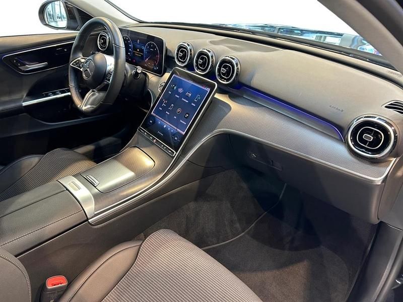 Gebraucht Mercedes C300 Avantgarde 265 PS (194 kW) 2023 Metalliclack obsidianschwarz metallic Limousine
