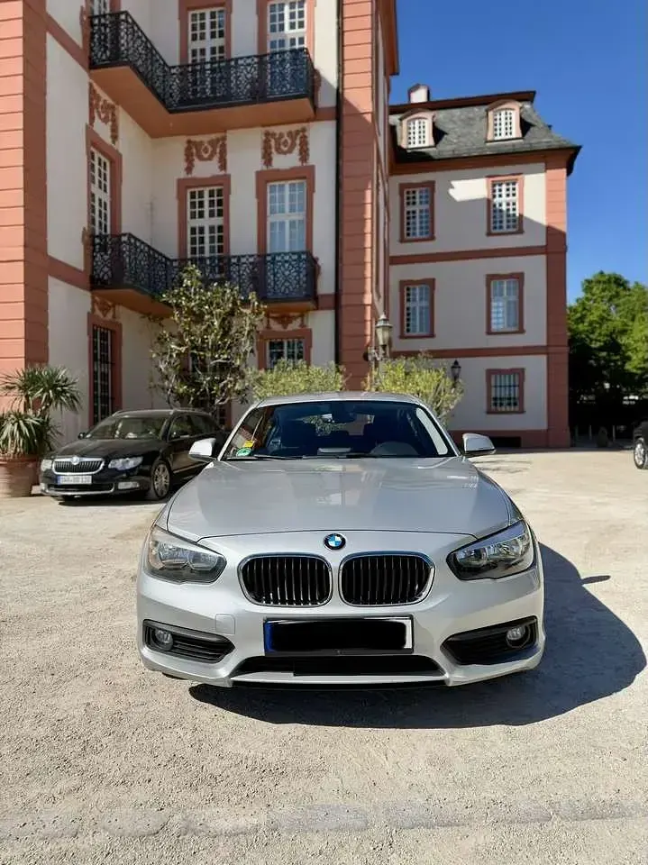 Second-hand BMW 116 Advantage 116 CP (85 kW) 2015 Argintiu Hatchback