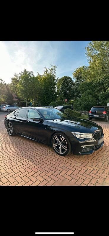 Schwarz Gebraucht 2017 BMW 730 M Sport Limousine | 36.999 € (Teuer) - Bild 1/4