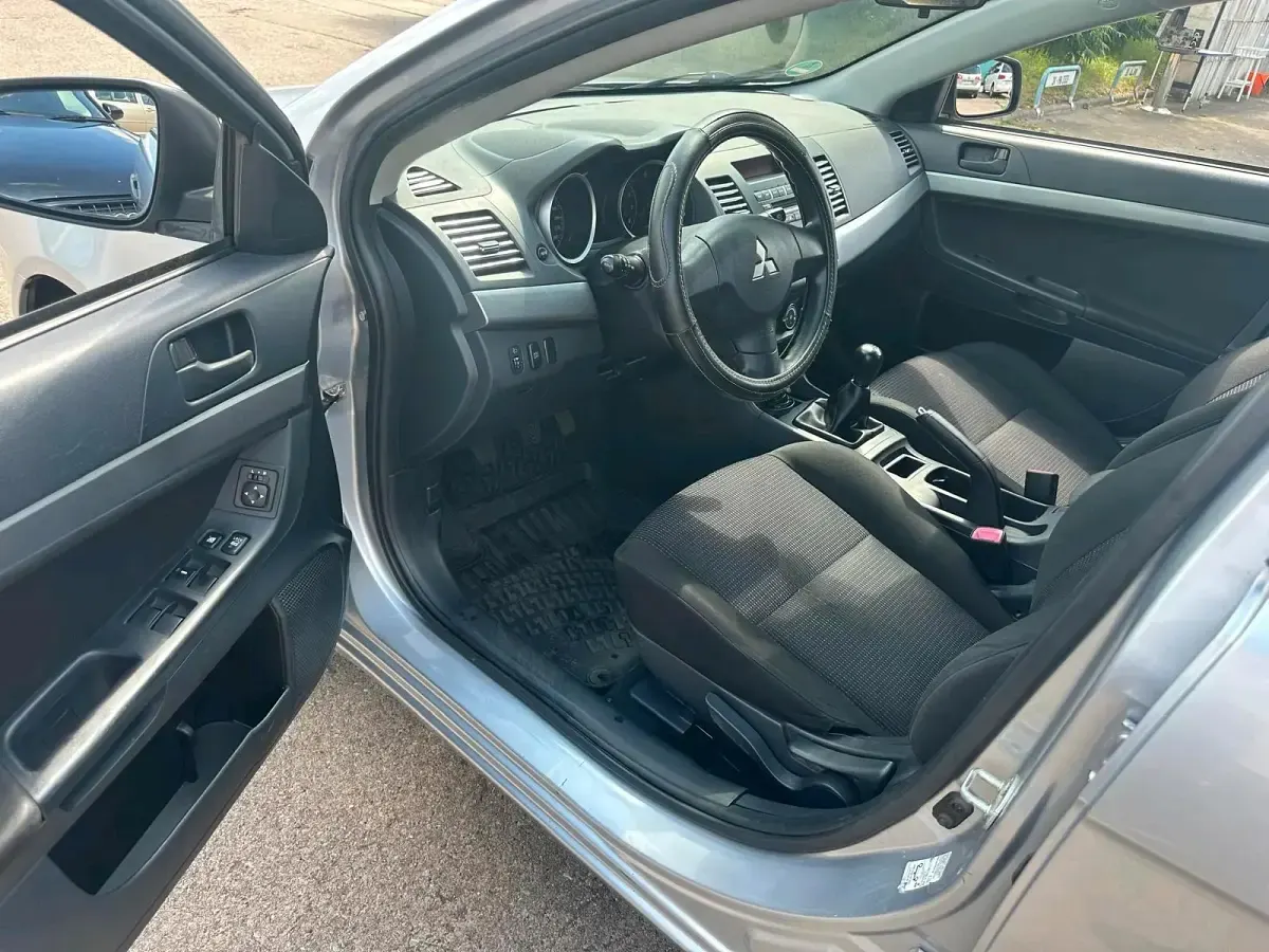 Gebraucht Mitsubishi Lancer 109 PS (80 kW) 2010 Silber Limousine