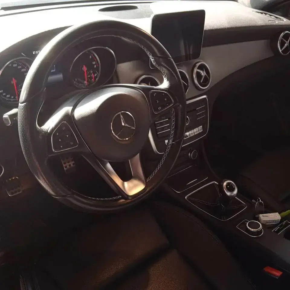 Gebraucht Mercedes CLA180 Shooting Brake 109 PS (80 kW) 2017 Rot Kombi
