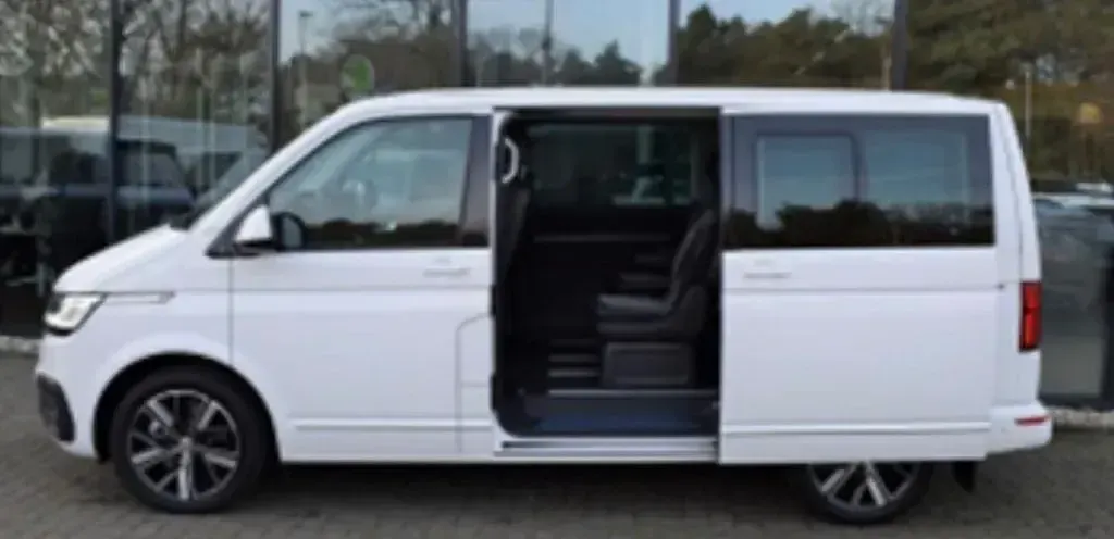 Gebraucht VW Multivan Highline 204 PS (150 kW) 2022 Weiß Van / Kleinbus