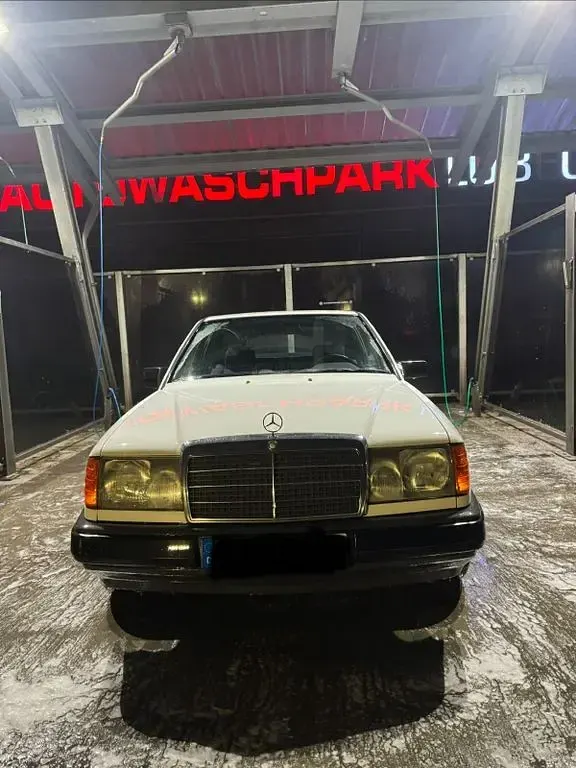 Gebraucht Mercedes E300 179 PS (131 kW) 1988 Weiß Limousine