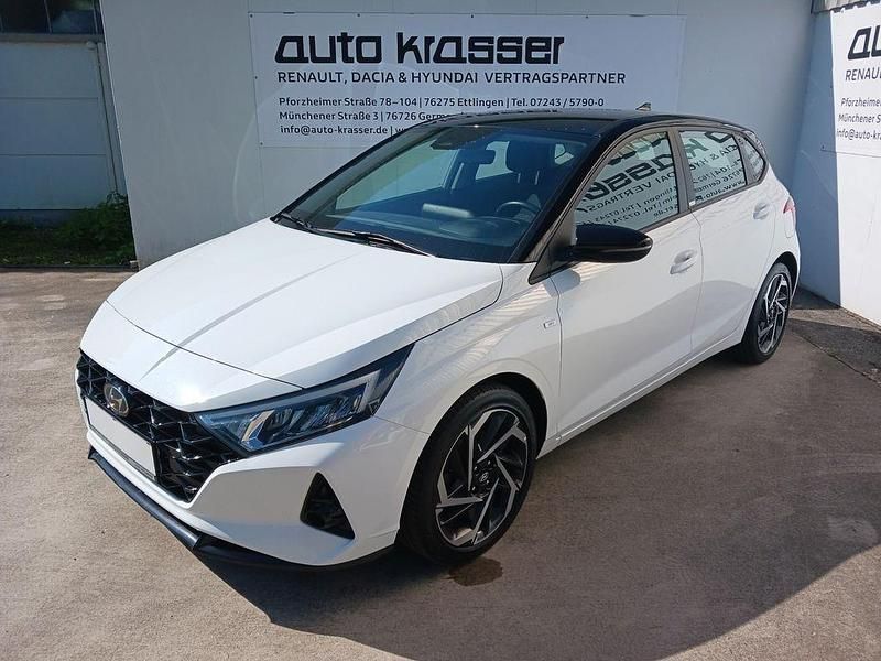 Weiß Gebraucht 2021 Hyundai i20 Intro Edition Limousine | 13.990 € (Fairer Preis) - Bild 1/4