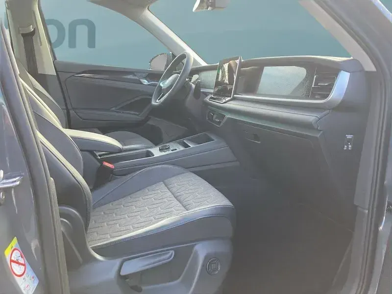 Gebraucht VW Tayron 193 PS (141 kW) 2025 Grau SUV