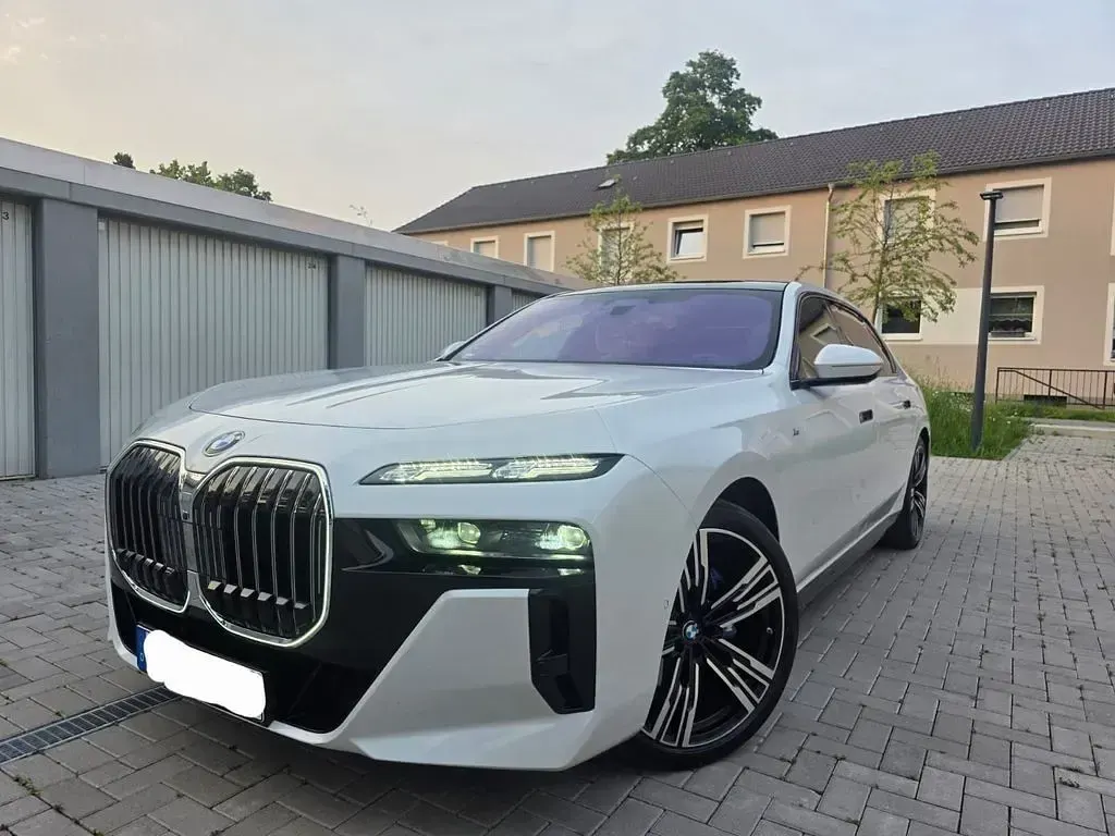 Gebraucht BMW 740 M Sport 299 PS (219 kW) 2024 Weiß Limousine