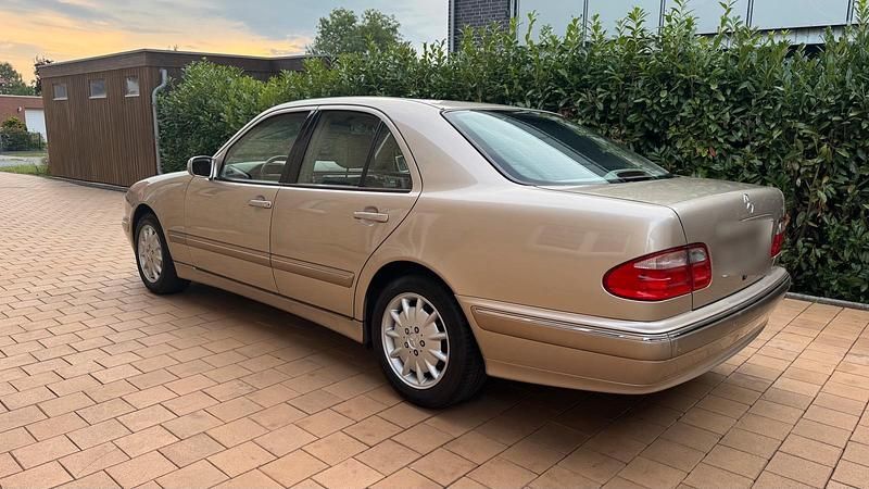 Gebraucht Mercedes E320 224 PS (164 kW) 1999 Beige Limousine