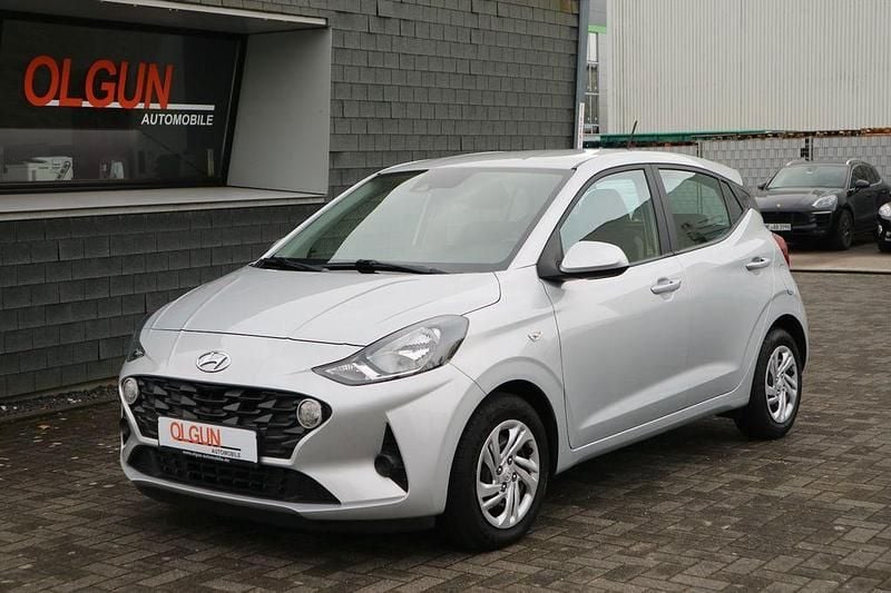 Gebraucht Hyundai i10 Select 67 PS (49 kW) 2022 Silber Kleinwagen