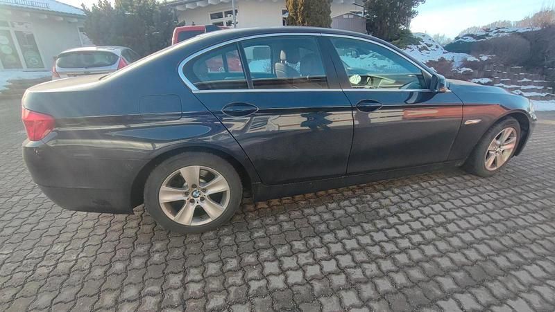 Gebraucht BMW 528 258 PS (189 kW) 2011 Blau Limousine