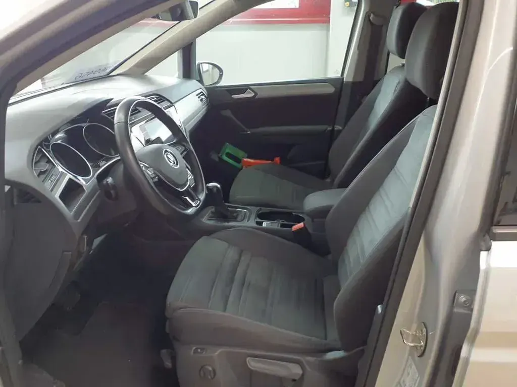 Gebraucht VW Touran Comfortline 150 PS (110 kW) 2021 Silber Van / Kleinbus
