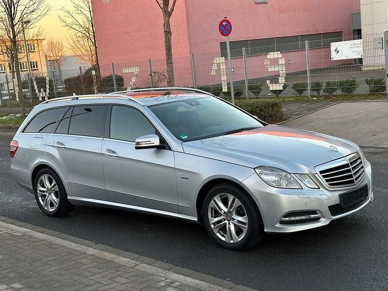 Gebraucht Mercedes E220 Avantgarde 170 PS (125 kW) 2011 Silber Kombi