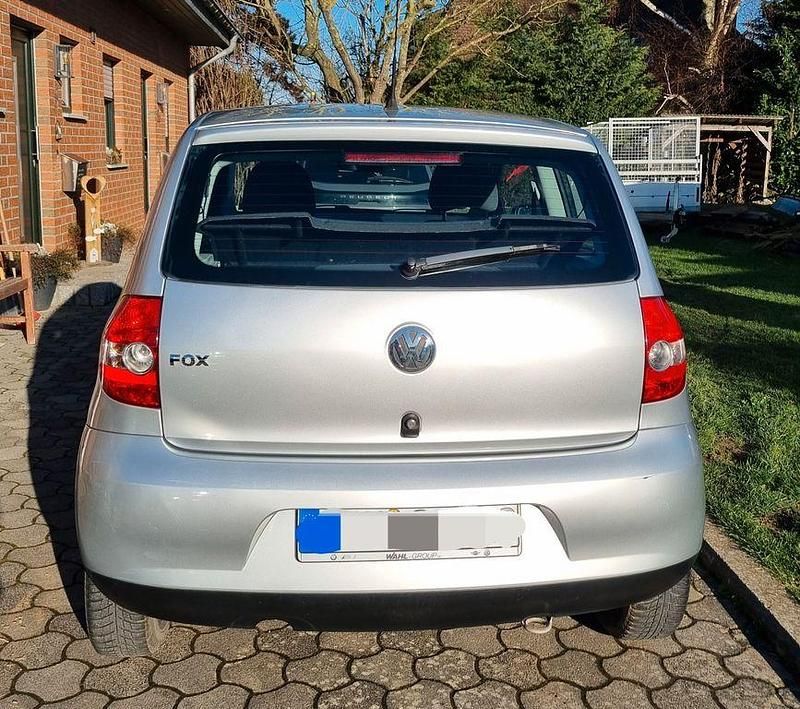 Usado VW Fox Refresh 54 HP (39 kW) 2010 Prateado Citadino