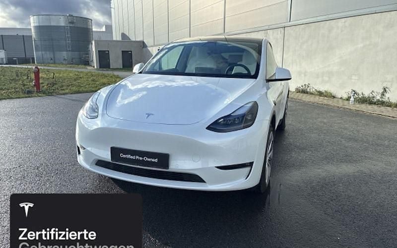 Weiß Gebraucht 2022 Tesla Model Y SUV | 31.900 € (Fairer Preis) - Bild 1/4