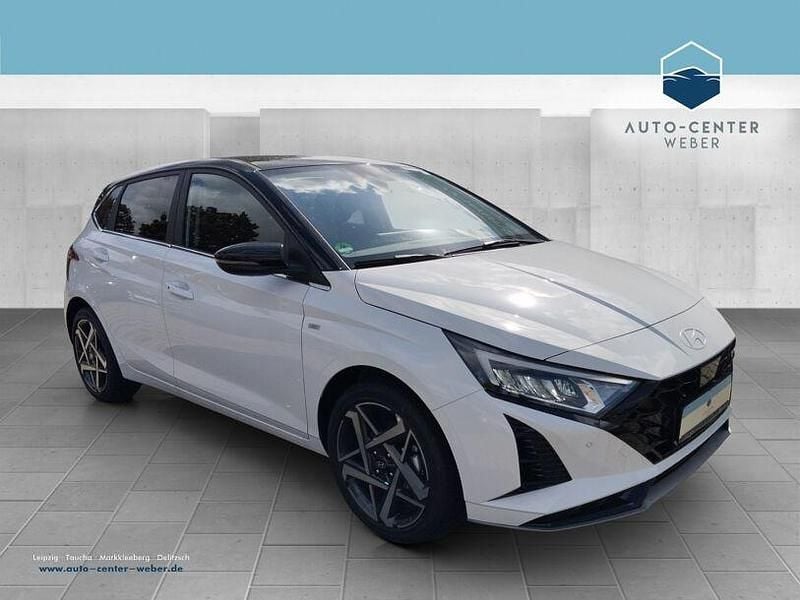 Atlas white/ phantom black Gebraucht 2024 Hyundai i20 Prime Kleinwagen | 19.990 € (Guter Preis) - Bild 1/4