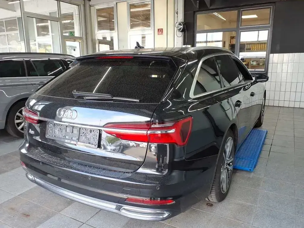 Gebraucht Audi A6 S-Line 204 PS (150 kW) 2023 Mythosschwarz metallic Kombi