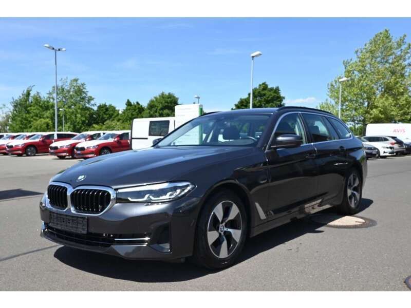 Grau Gebraucht 2020 BMW 520 Performance Kombi | 28.990 € (Guter Preis) - Bild 1/4