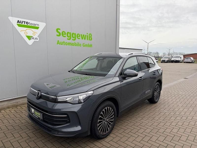 Grau Gebraucht 2024 VW Tiguan Life SUV | 32.700 € (Fairer Preis) - Bild 1/4