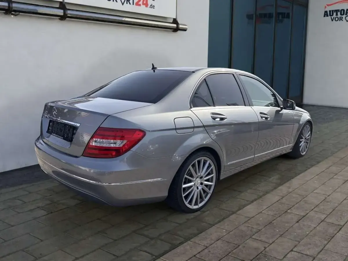 Gebraucht Mercedes C180 Avantgarde 156 PS (114 kW) 2013 Palladiumsilber Limousine