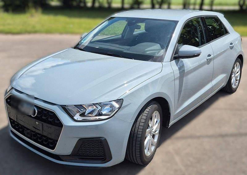Grau Gebraucht 2020 Audi A1 Sportback Advanced Kleinwagen | 19.500 € (Guter Preis) - Bild 1/4