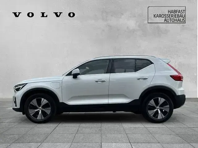Gebraucht Volvo XC40 Core 211 PS (155 kW) 2022 Crystal white / metallic SUV