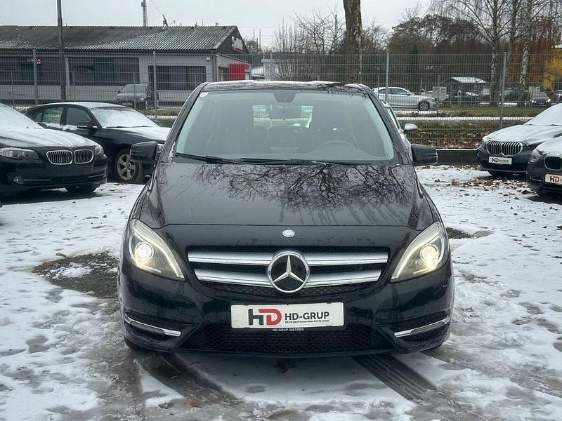 Gebraucht Mercedes B180 109 PS (80 kW) 2012 Schwarz Van / Kleinbus