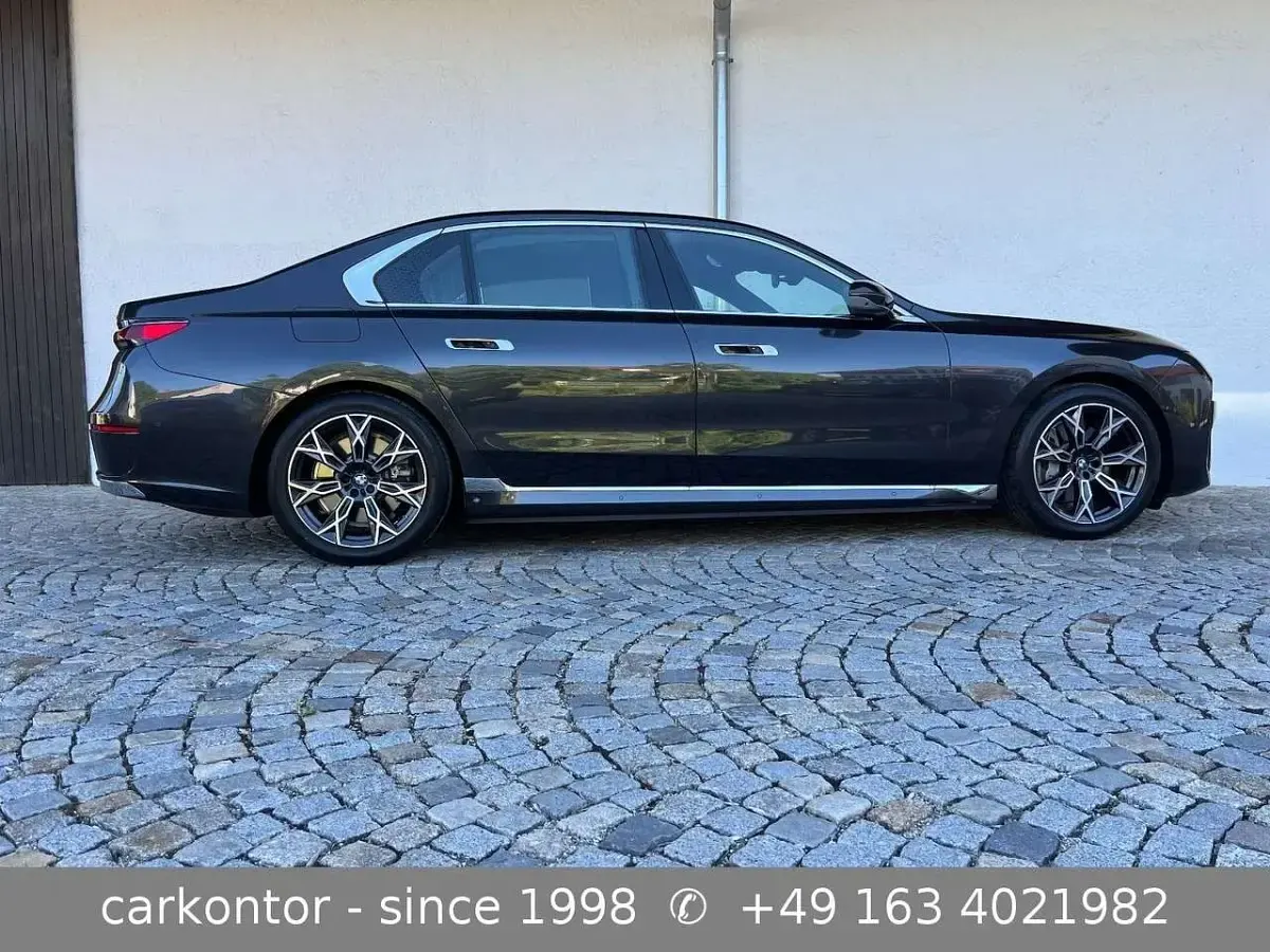 Gebraucht BMW i7 400 kW (544 PS) 2024 Sophistograu metallic Limousine