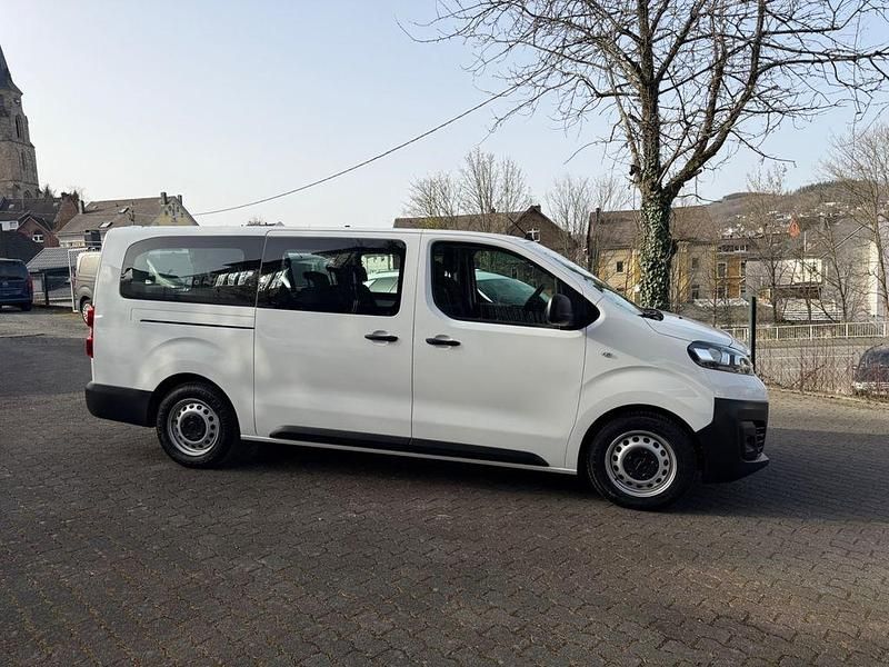 Gebraucht Opel Vivaro 120 PS (88 kW) 2022 Weiß Van / Kleinbus