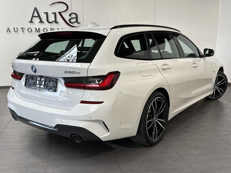 Gebraucht BMW 330e M Sport 252 PS (185 kW) 2022 Alpinweiã iii Kombi