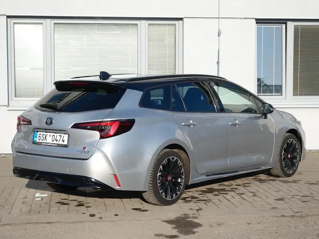 Gebraucht Toyota Corolla Sport 196 PS (144 kW) 2023 Silber Limousine