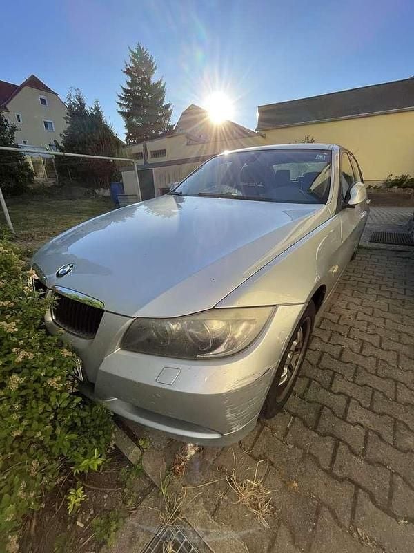 Gebraucht 2006 BMW 320 Limousine | 1.500 € - Bild 1/4