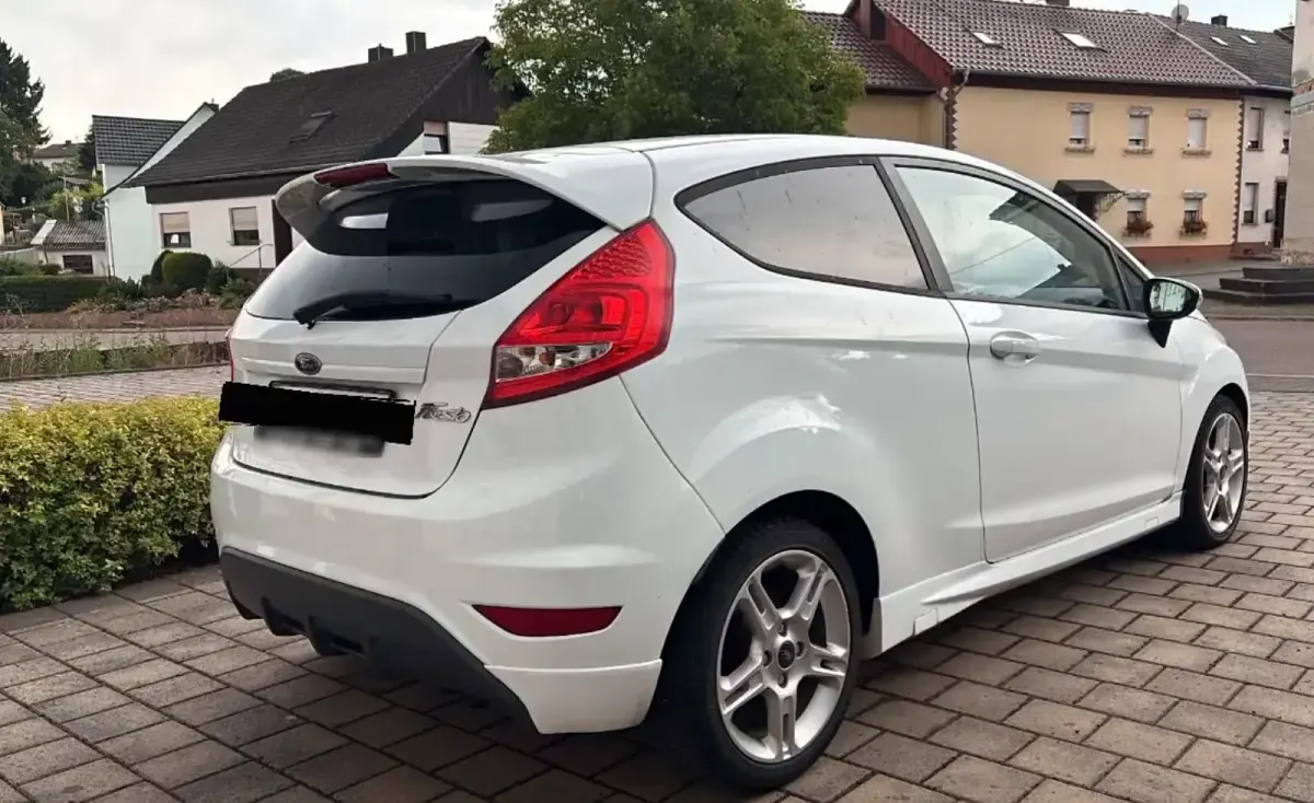 Gebraucht Ford Fiesta ST-Line 120 PS (88 kW) 2010 Weiß Kleinwagen