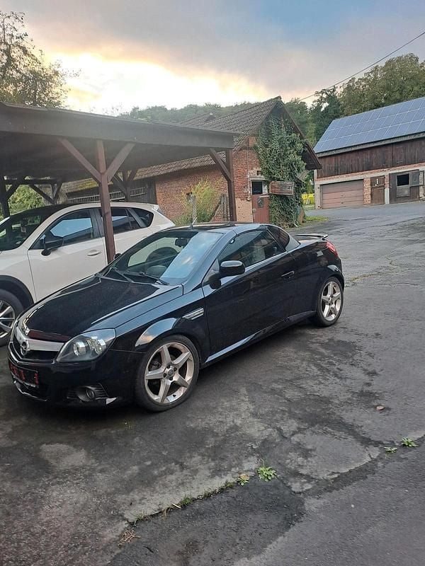 Schwarz Gebraucht 2004 Opel Tigra Cabrio | 3.999 € - Bild 1/4
