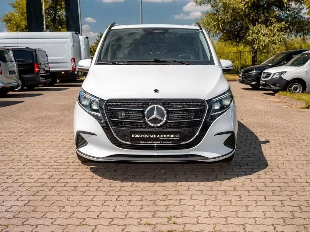 Gebraucht Mercedes V220 Style 163 PS (119 kW) 2025 Bergkristallweiß metallic Van / Kleinbus