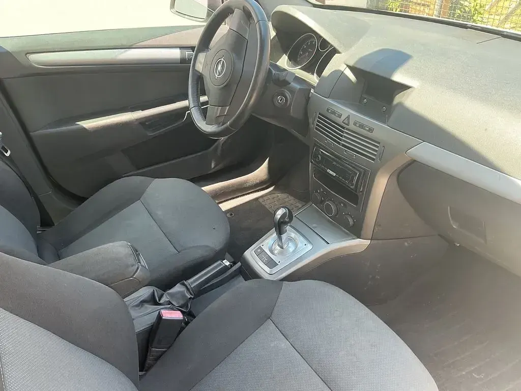 Gebraucht Opel Astra 105 PS (77 kW) 2006 Silber Limousine