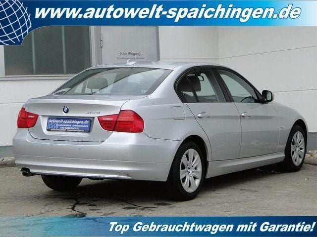 Gebraucht BMW 318 143 PS (105 kW) 2009 Silber metallic Limousine